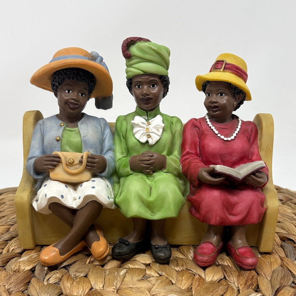 UTI The Church Collection: Pew Congregation-Three Ladies with‎ Hats Church Pew